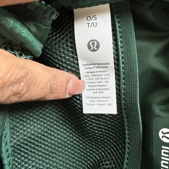 Lululemon Women’s Everywhere Belt Crossbody Bag 1L Green NWOT - Picture 4 of 12